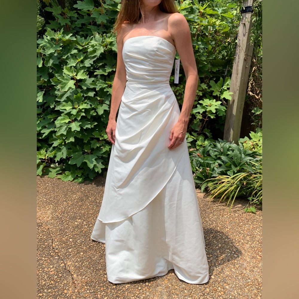 Elegant ivory gown - brand new, unaltered, never worn